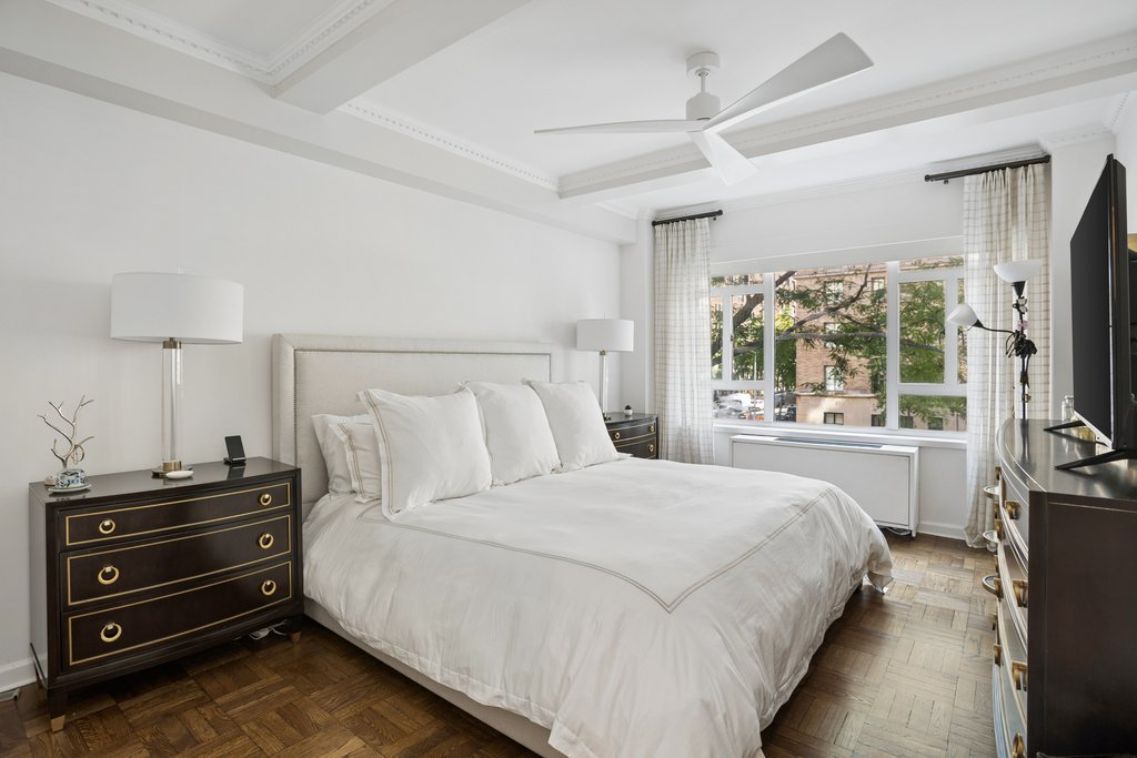 750 Park Avenue, Unit 3B photo 4