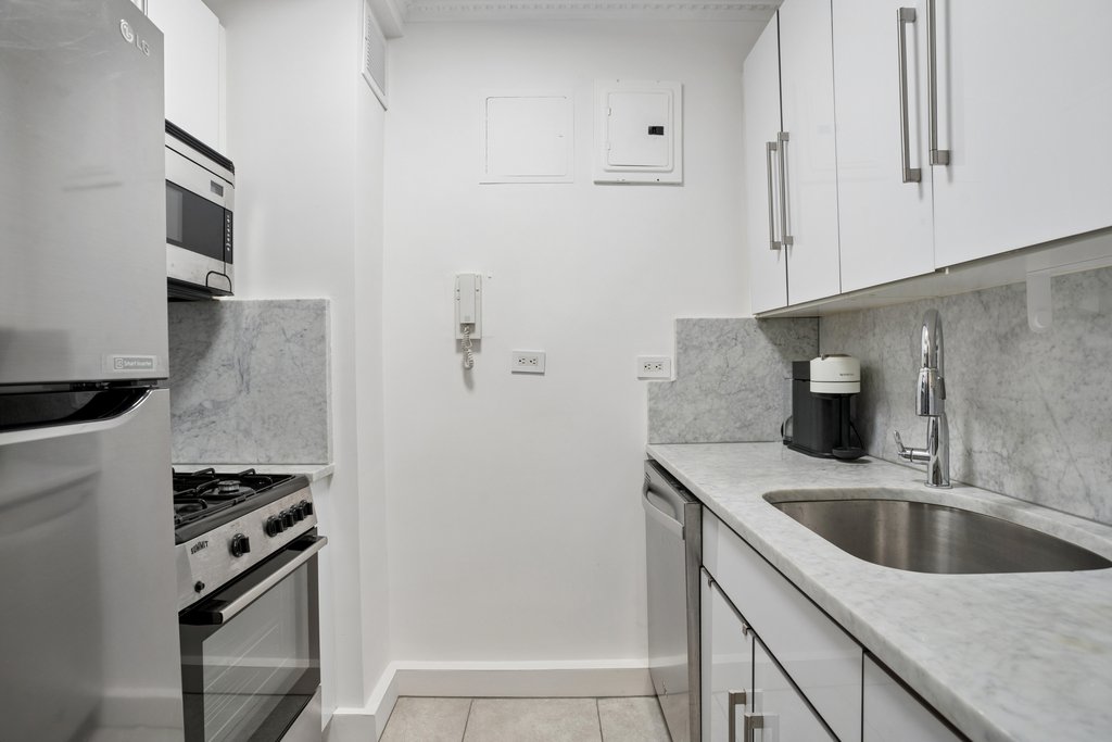 750 Park Avenue, Unit 3B photo 5