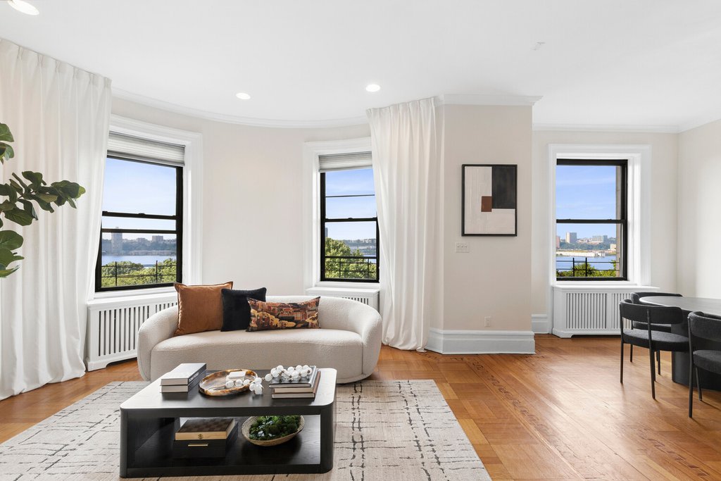 194 Riverside Drive, Unit 7D