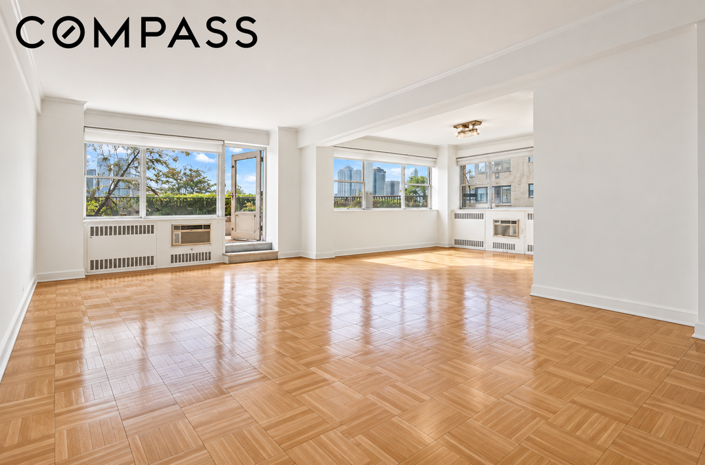 25 Sutton Place South, Unit 2N photo 5