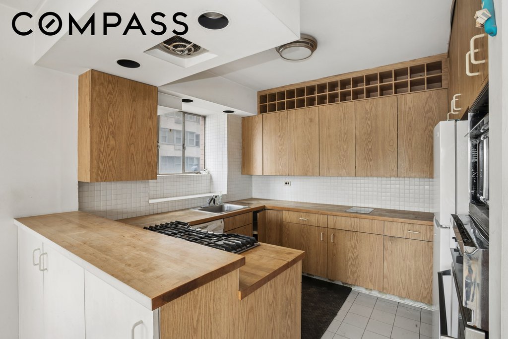 25 Sutton Place South, Unit 2N photo 6
