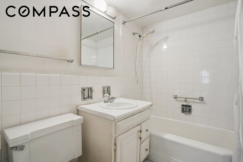 25 Sutton Place South, Unit 2N photo 7