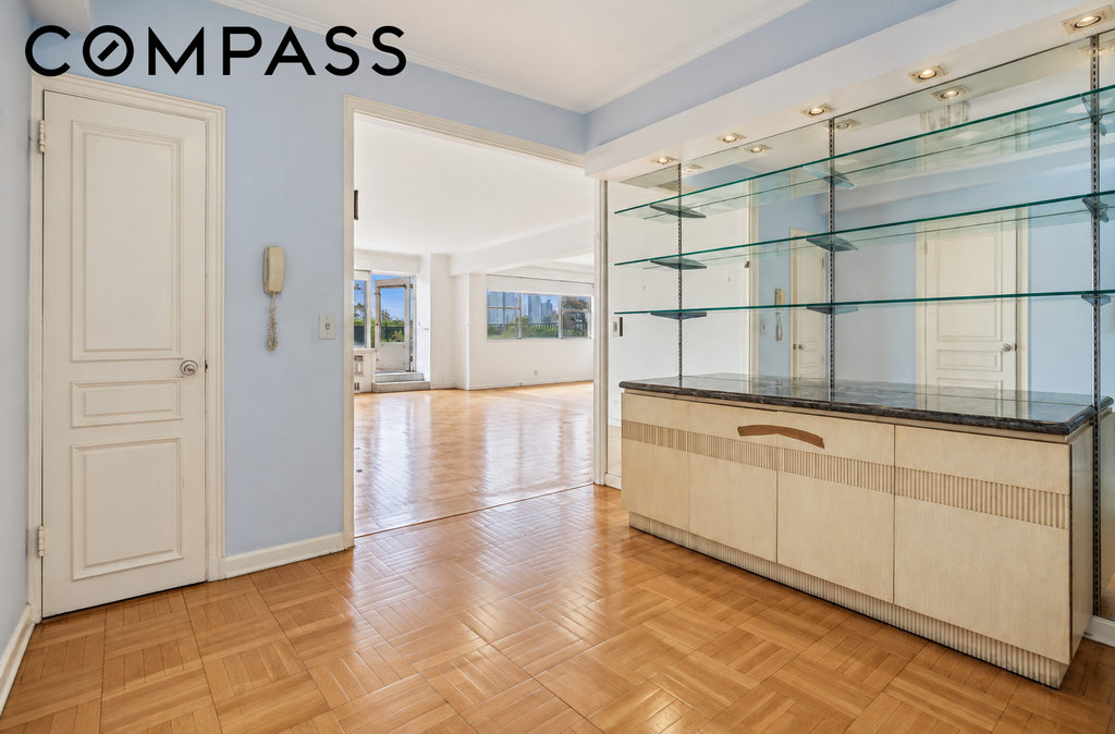 25 Sutton Place South, Unit 2N photo 12
