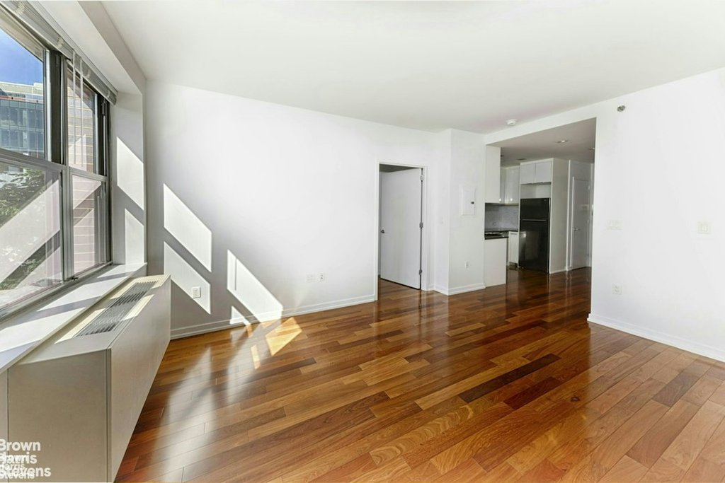 58 Metropolitan Avenue, Unit 2G photo 4
