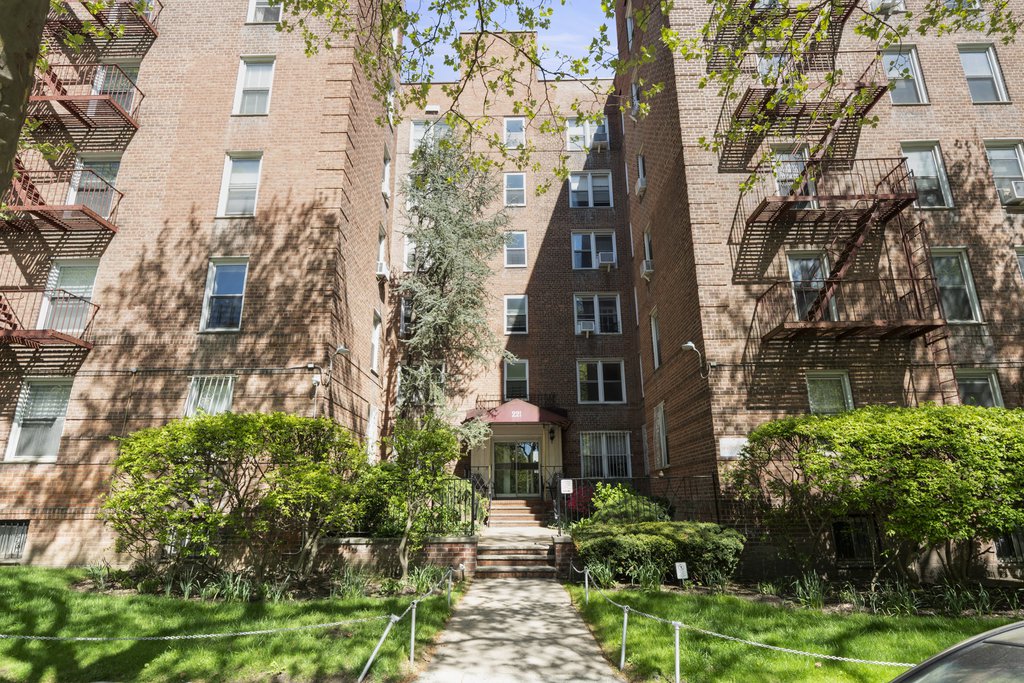221 McDonald Avenue, Unit 4N