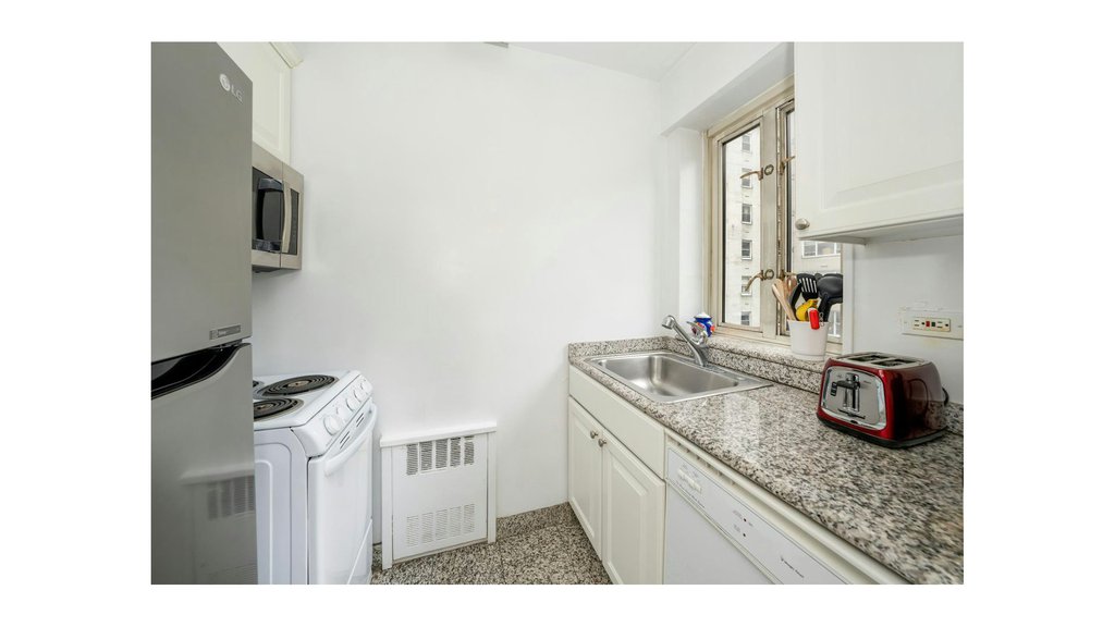 166 East 63rd Street, Unit 6B photo 3