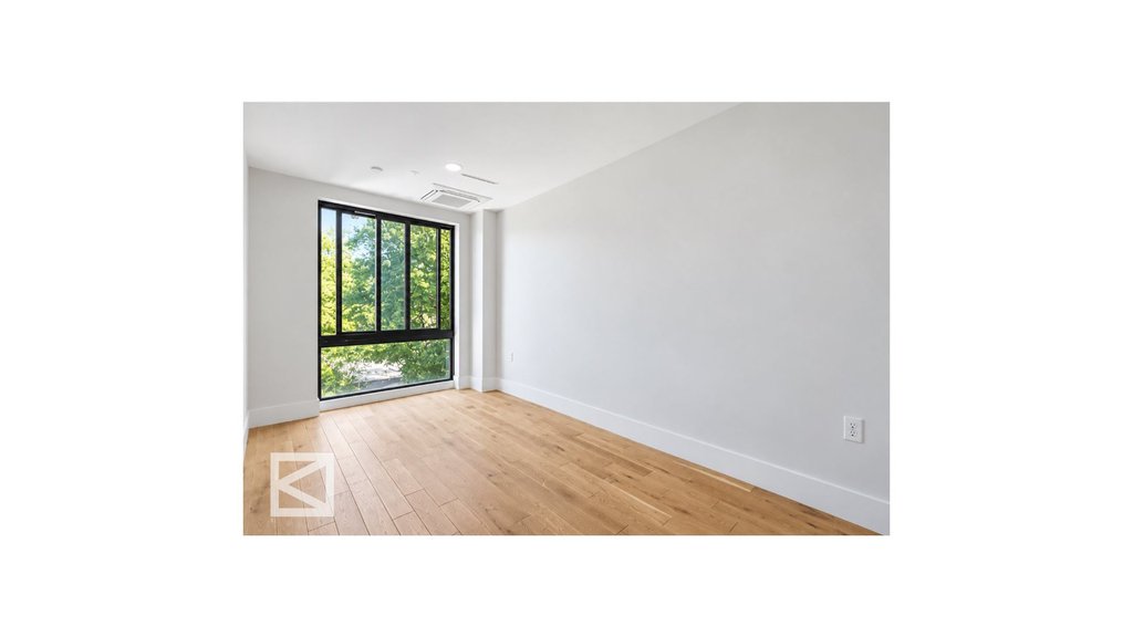 27-05 41st Avenue, Unit 5B photo 2