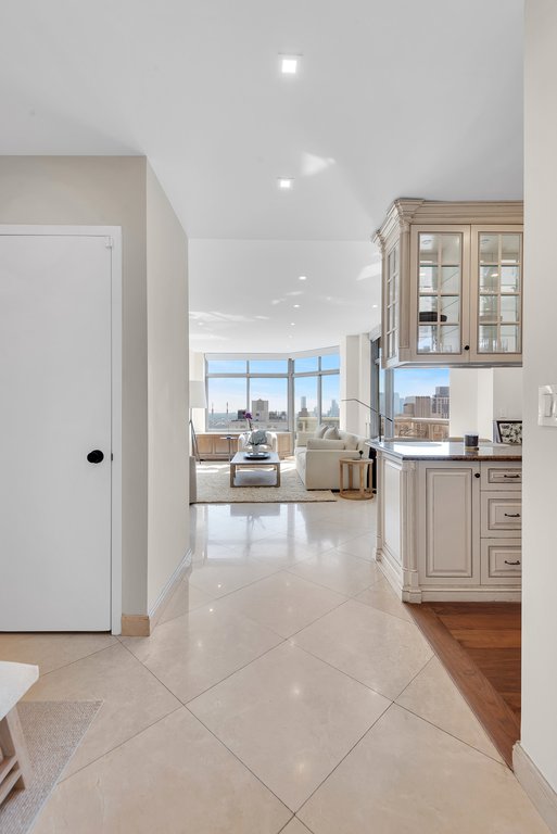 188 East 64th Street, Unit 3302 photo 3