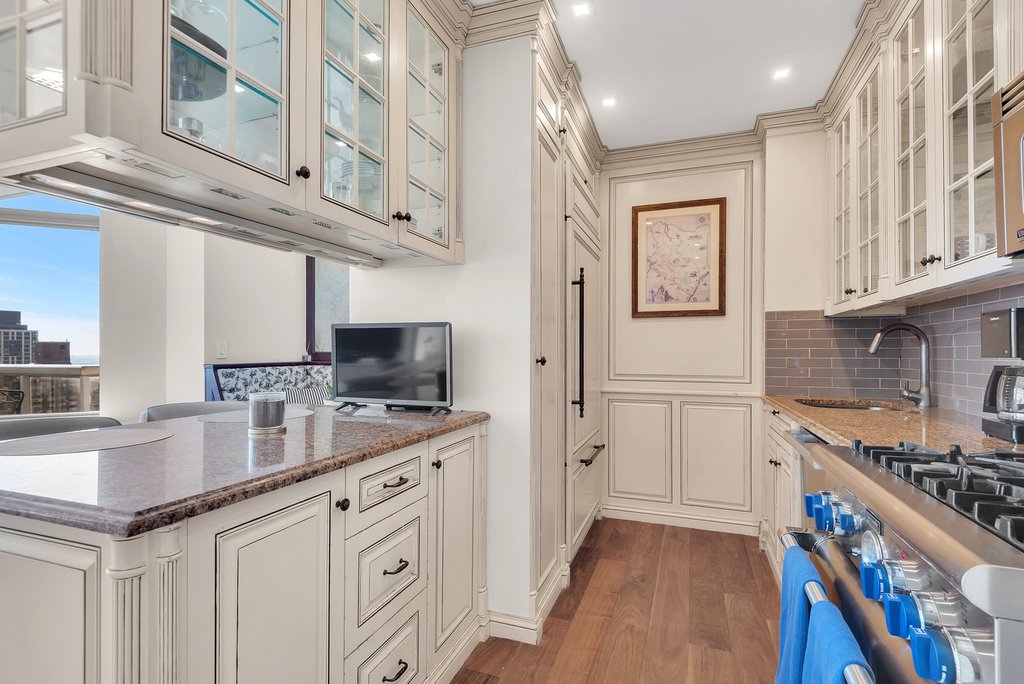 188 East 64th Street, Unit 3302 photo 5