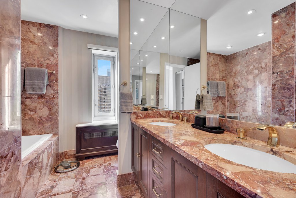 188 East 64th Street, Unit 3302 photo 9