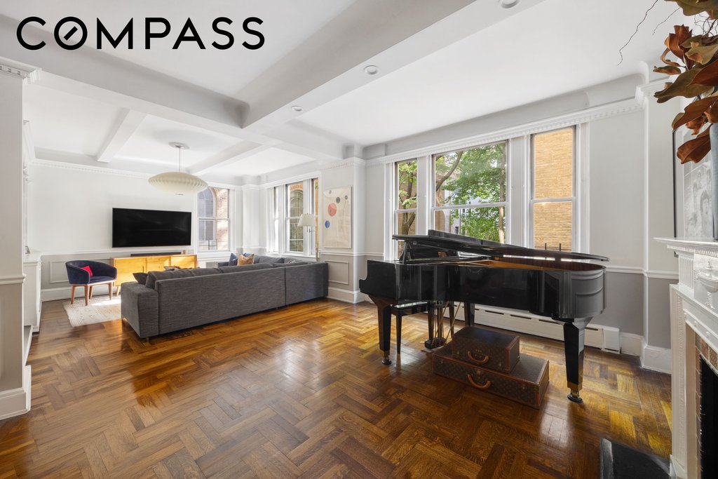 1065 Lexington Avenue, Unit 3B photo 2