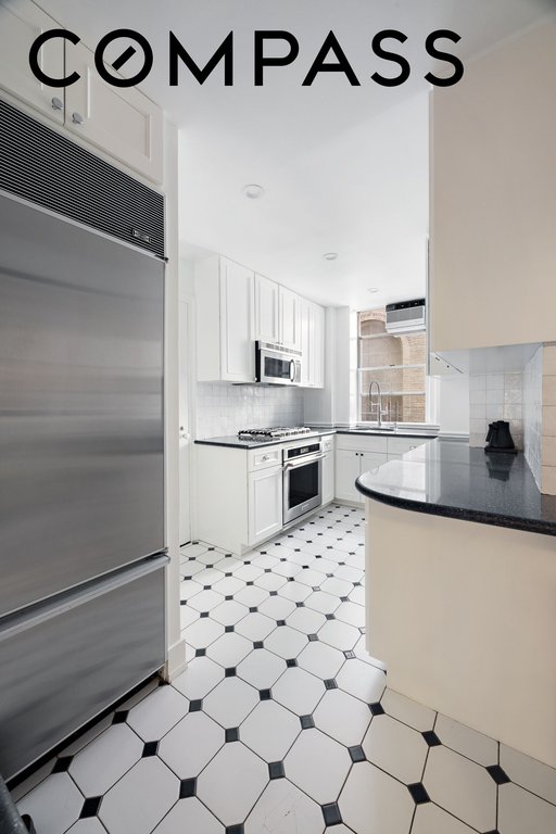 1065 Lexington Avenue, Unit 3B photo 10
