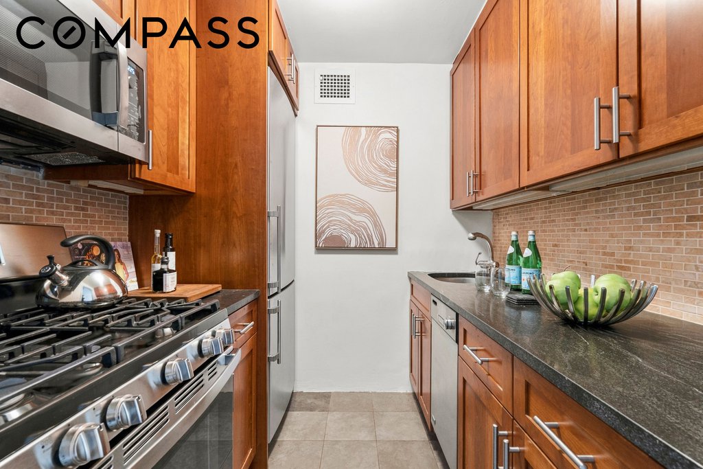 101 West 12th Street, Unit 12K photo 3