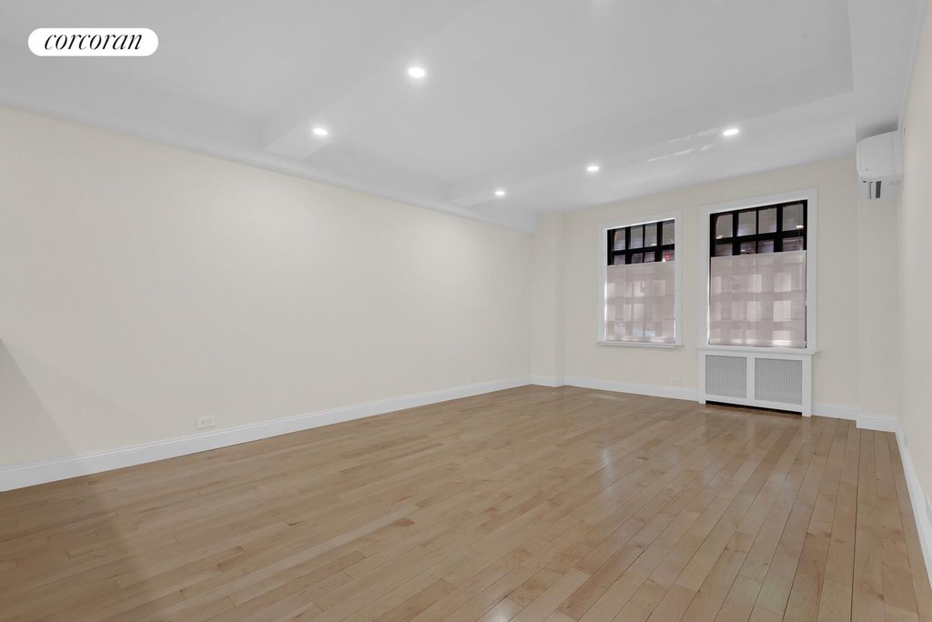 17 West 67th Street, Unit 1DS photo 2