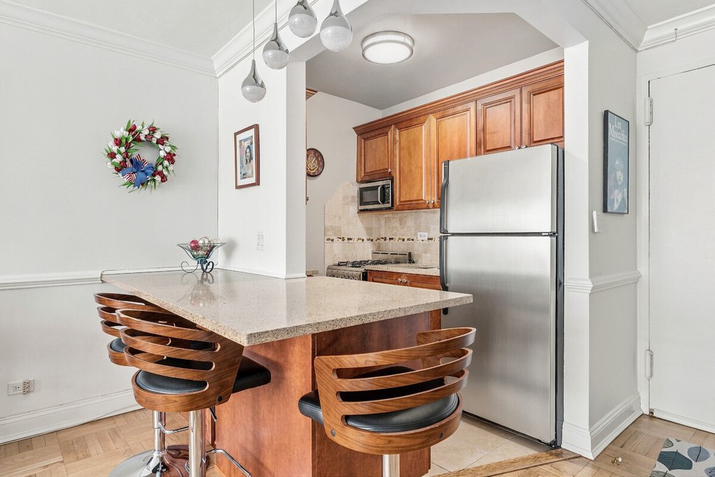 245 East 24th Street, Unit 8D photo 3