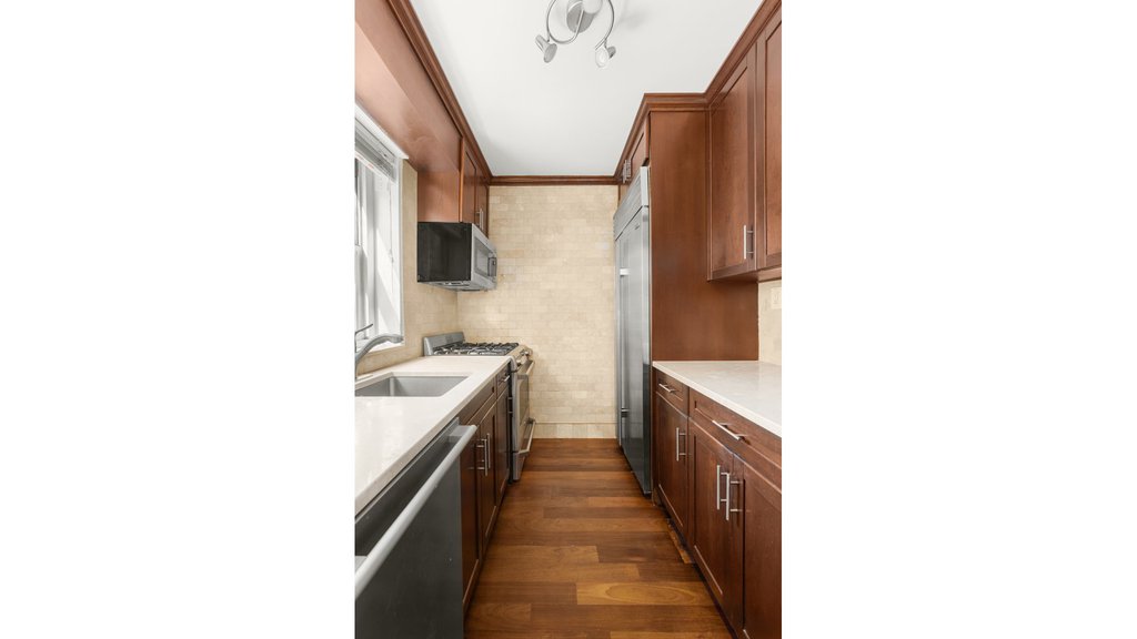 159 West 53rd Street, Unit 32E photo 3