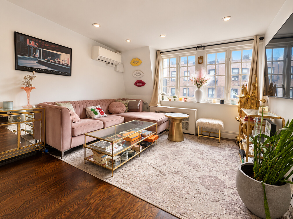102 Greenwich Avenue, Unit 5