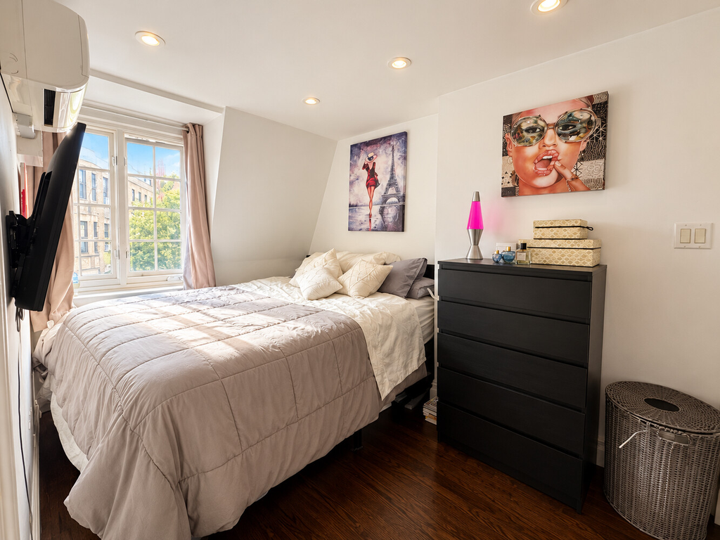 102 Greenwich Avenue, Unit 5 photo 3