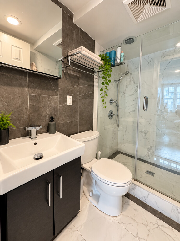 102 Greenwich Avenue, Unit 5 photo 4