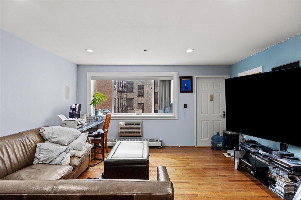 118-82 Metropolitan Avenue, Unit 6G photo 2