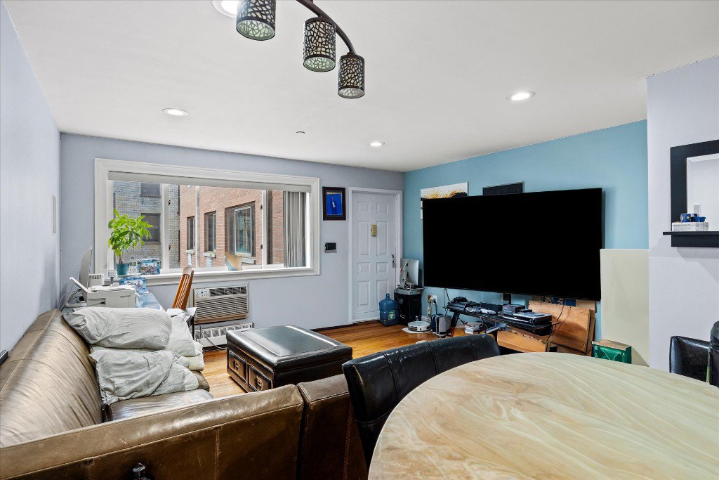 118-82 Metropolitan Avenue, Unit 6G photo 3