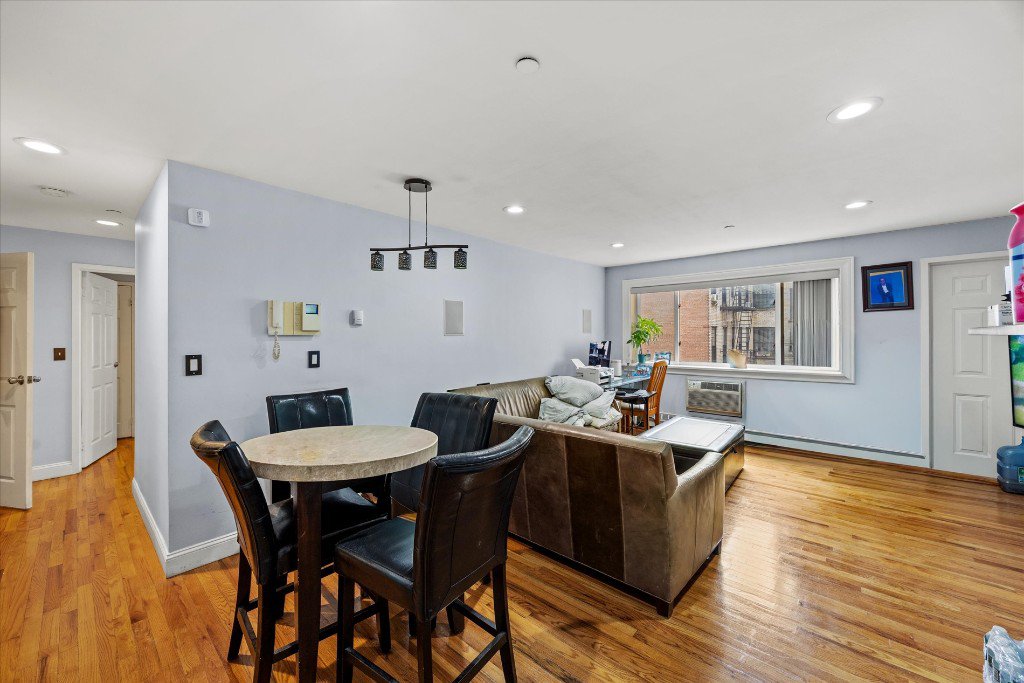 118-82 Metropolitan Avenue, Unit 6G photo 4
