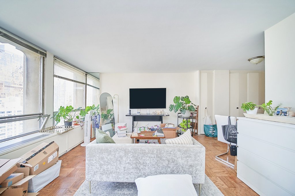 300 East 33rd Street, Unit 16G