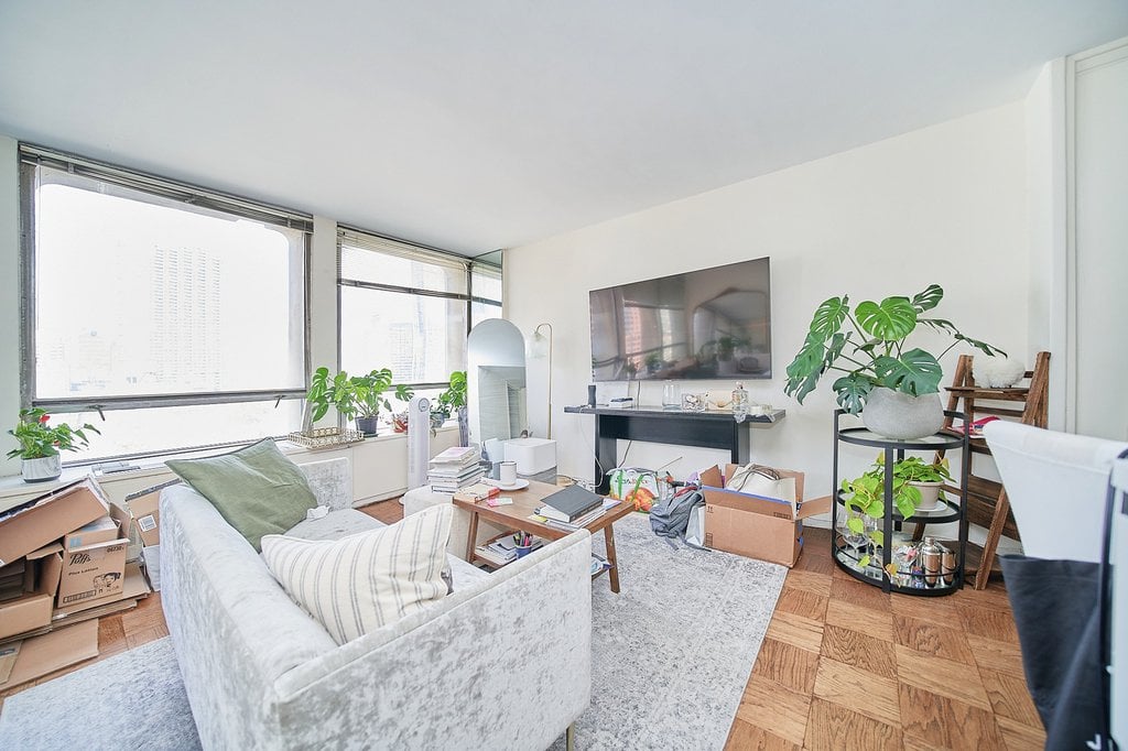 300 East 33rd Street, Unit 16G photo 3