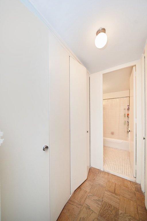 300 East 33rd Street, Unit 16G photo 5