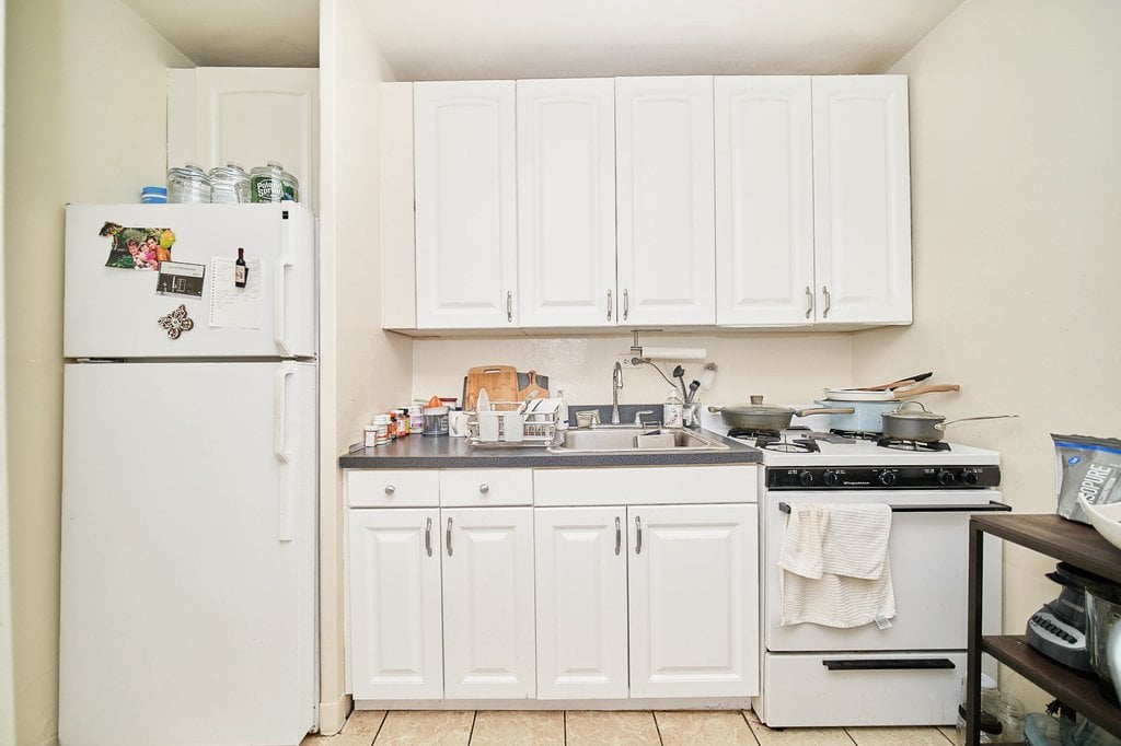 300 East 33rd Street, Unit 16G photo 8