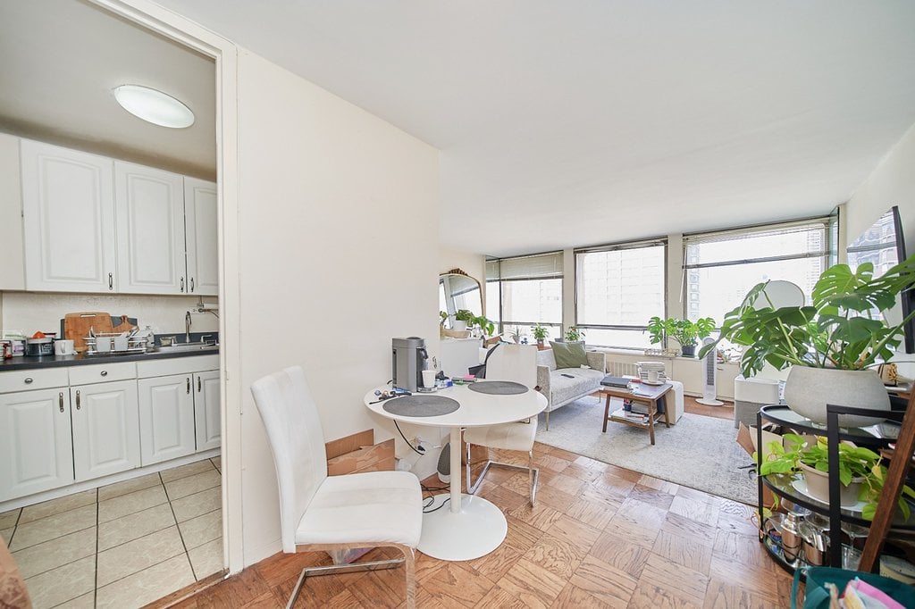 300 East 33rd Street, Unit 16G photo 9