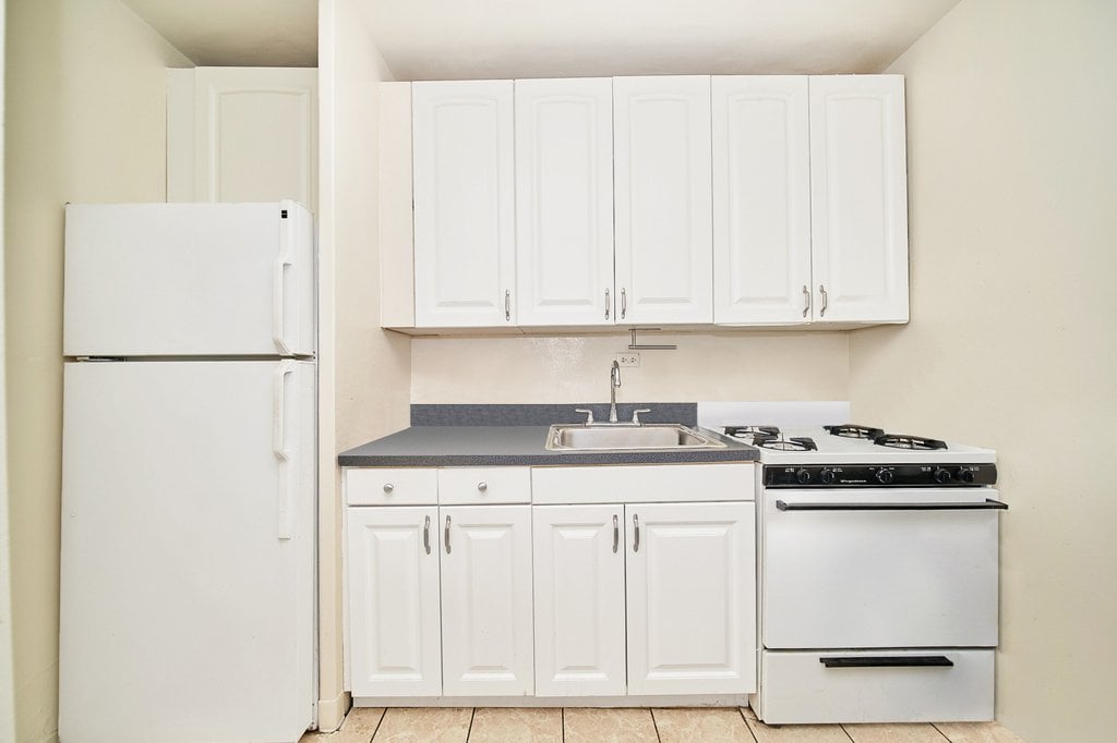 300 East 33rd Street, Unit 16G photo 12