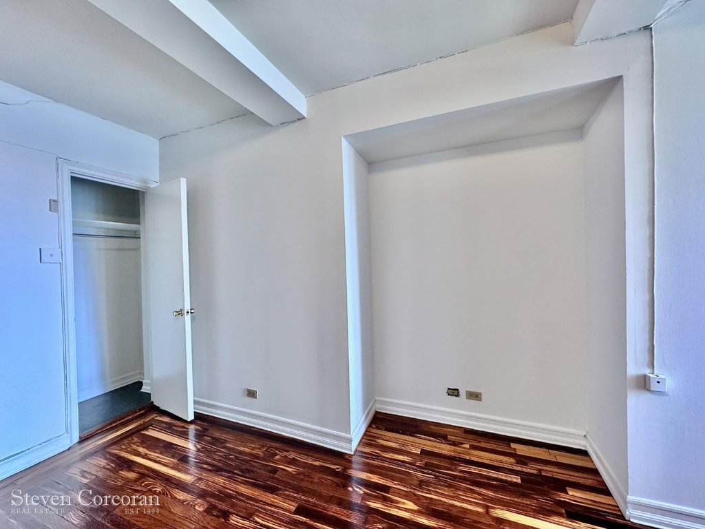 5 Tudor City Place, Unit 1728 photo 2