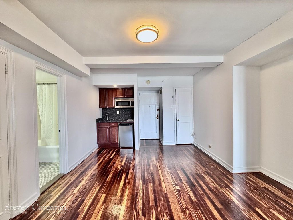 5 Tudor City Place, Unit 1728 photo 4