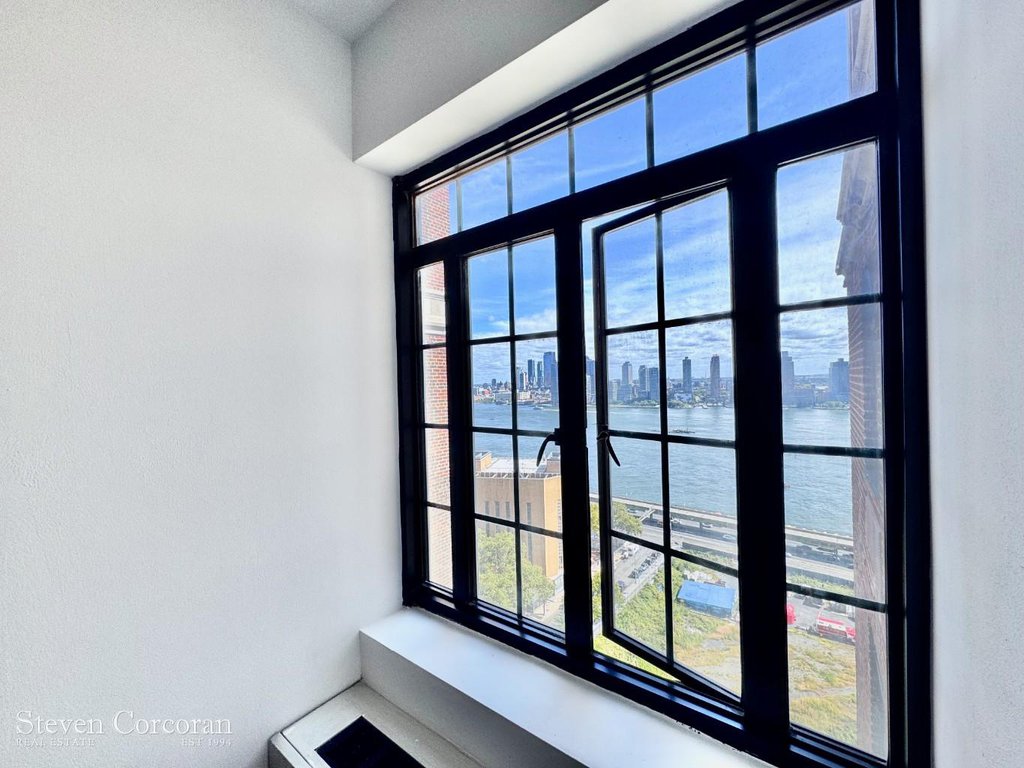 5 Tudor City Place, Unit 1728 photo 5