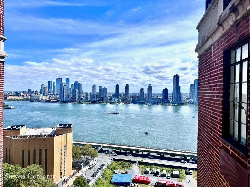 5 Tudor City Place, Unit 1728 photo 6