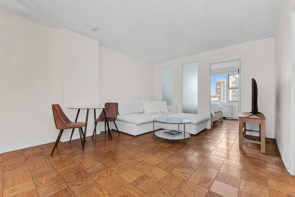 305 East 24th Street, Unit 10L