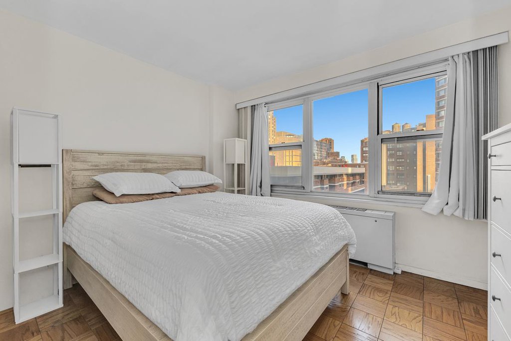 305 East 24th Street, Unit 10L photo 2
