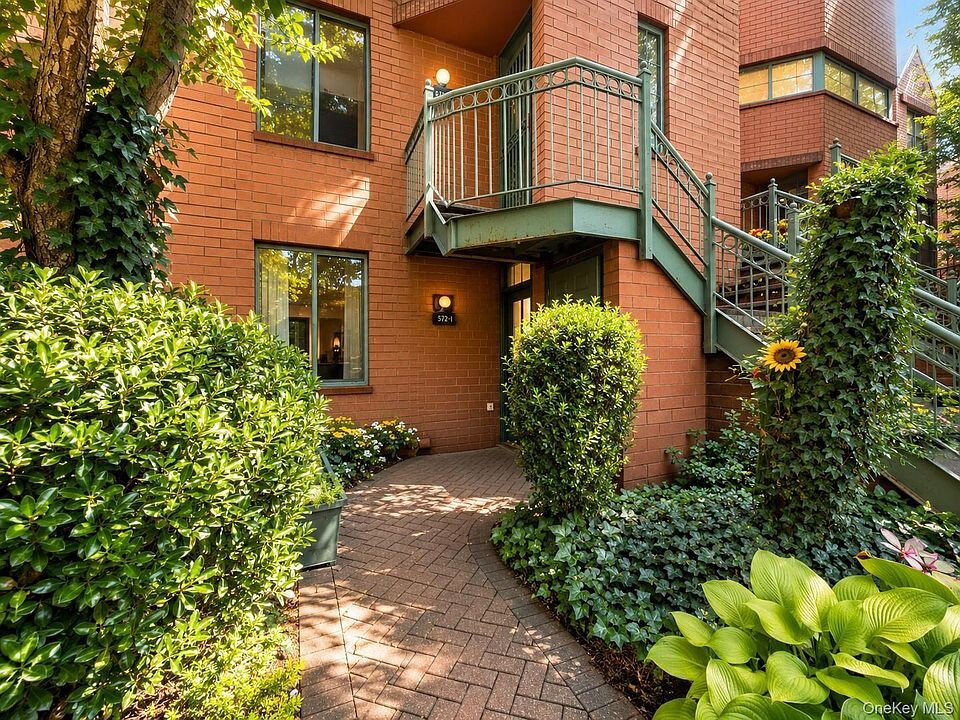 570 Louisiana Avenue, Unit 2 photo 4
