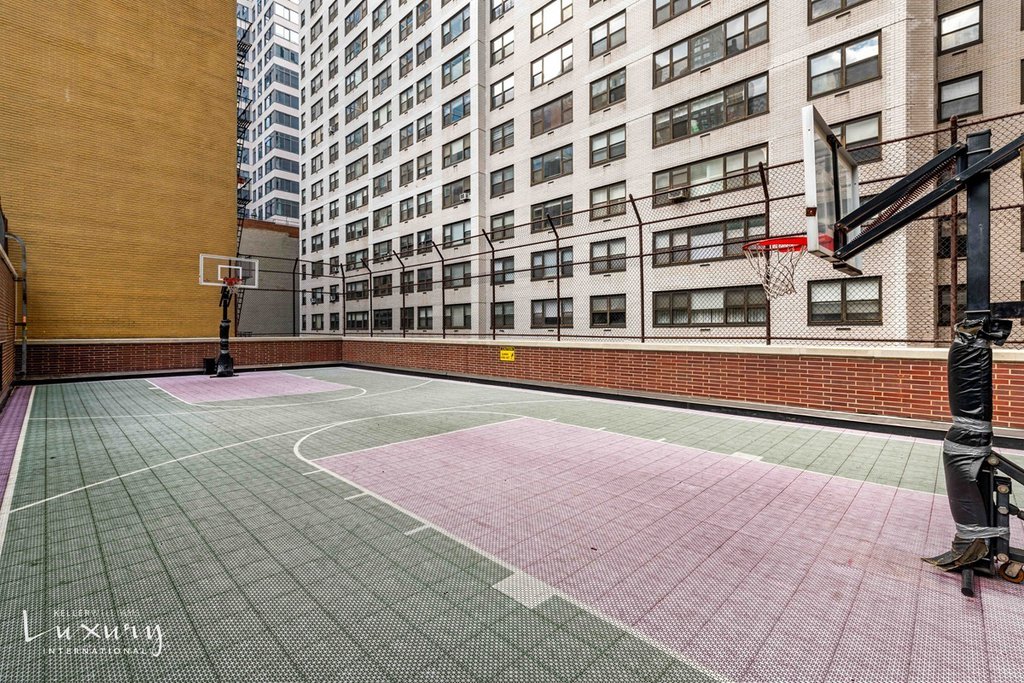 422 East 72nd Street, Unit 18B photo 14