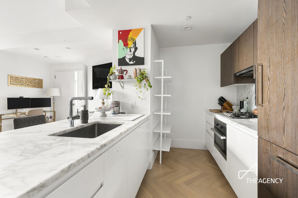 100 Avenue A, Unit PHB photo 3