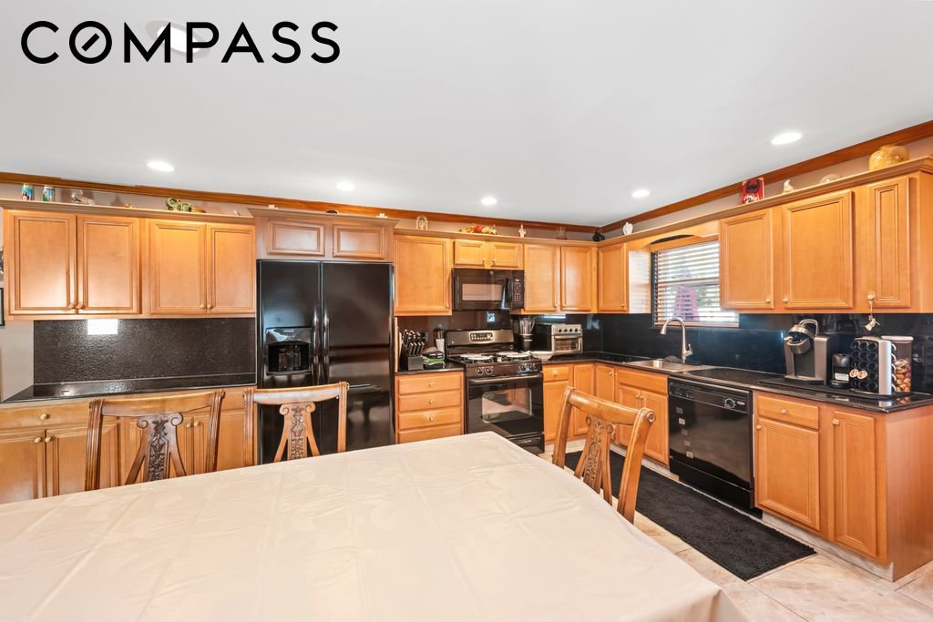 94 Giffords Lane – For Sale photo 4