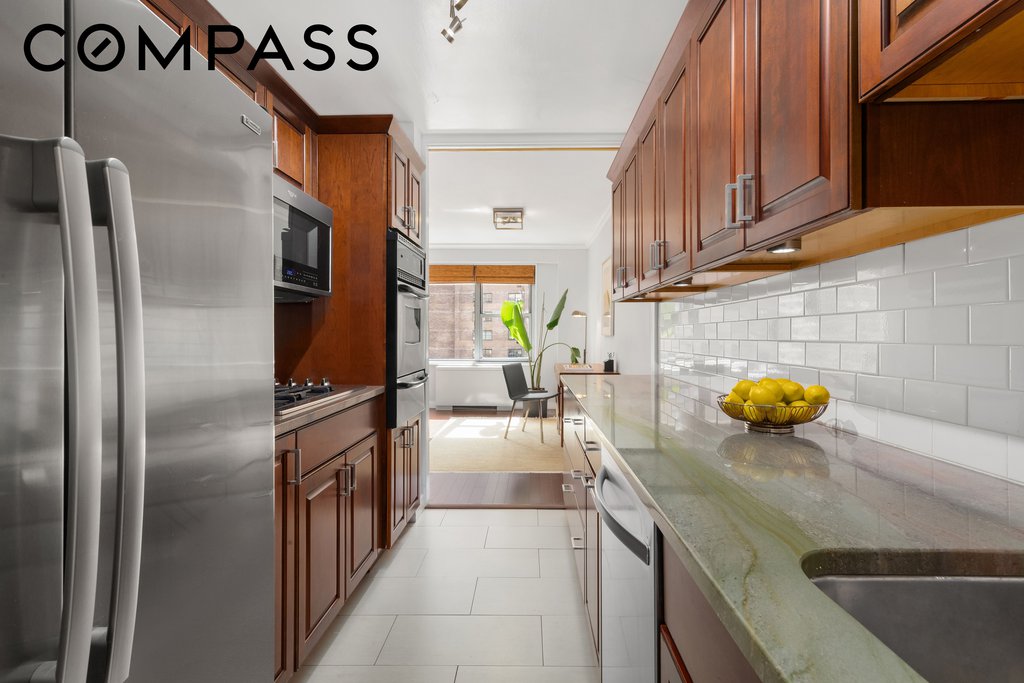 360 East 72nd Street, Unit B907 photo 4