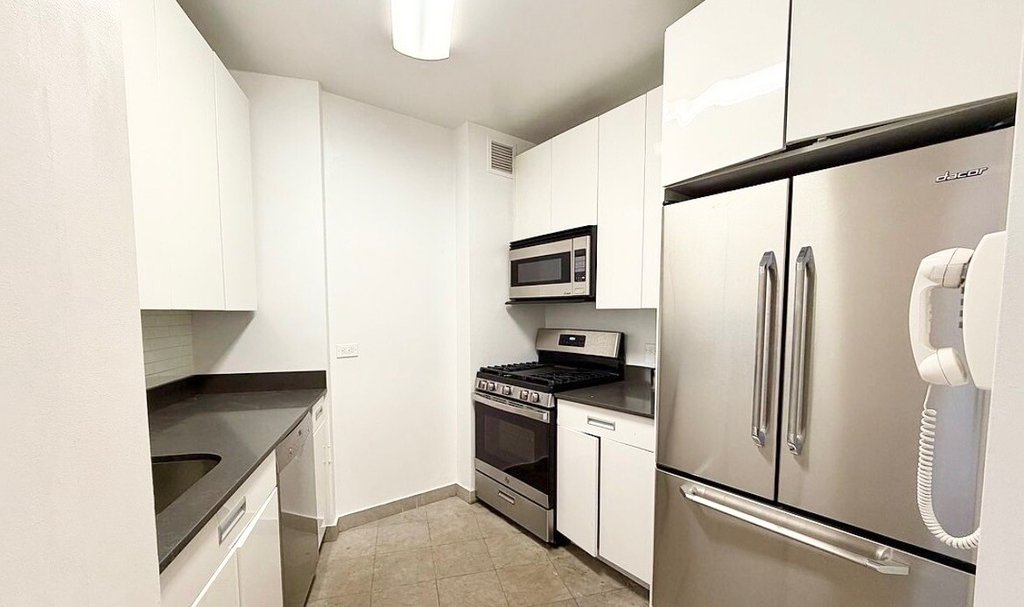 99 John Street, Unit 2212 photo 4