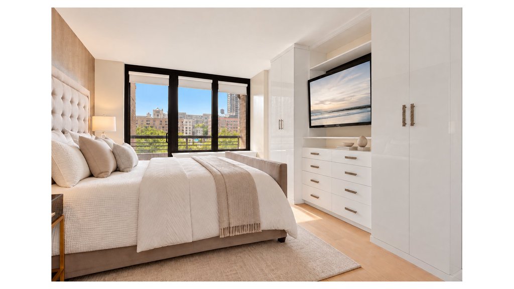 330 East 38th Street, Unit 9P photo 9