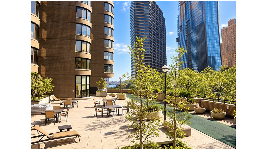330 East 38th Street, Unit 9P photo 12