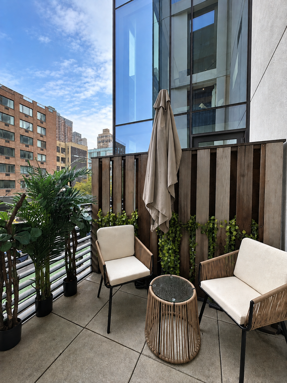 500 West 45th Street, Unit 209 photo 5