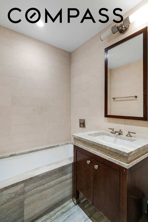 80 Riverside Boulevard, Unit 4H photo 9