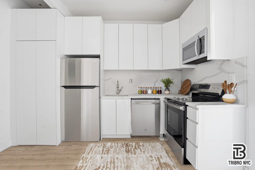 461 Lexington Avenue, Unit 4R photo 2