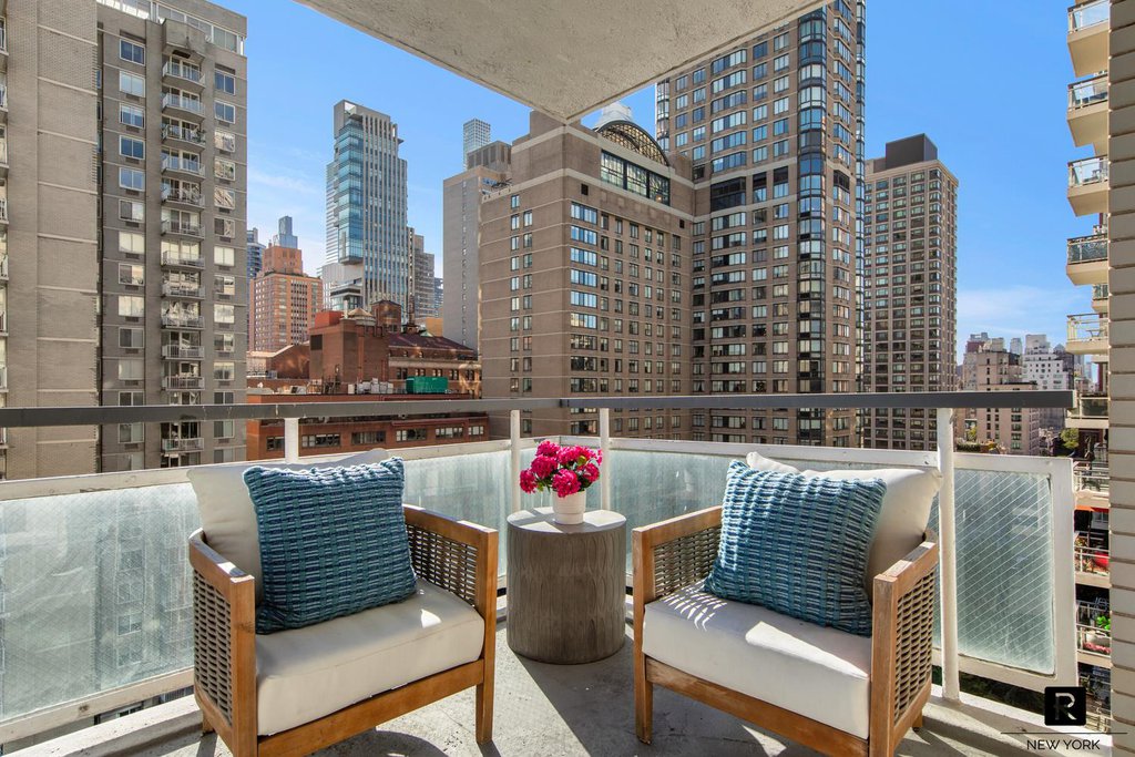 200 East 66th Street, Unit D1403 photo 4